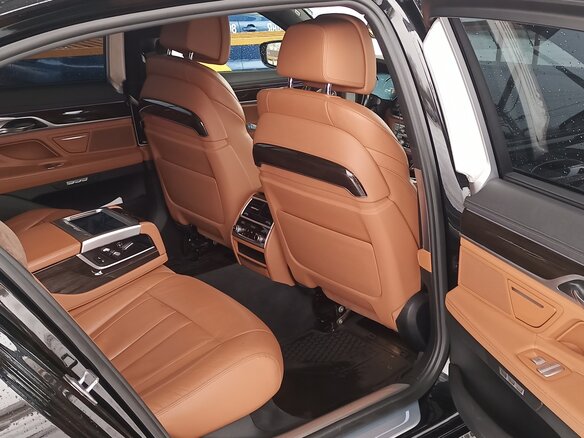 2017 BMW 7 серии Long 730Ld xDrive VI (G11/G12), чёрный, 3400000 рублей - вид 10