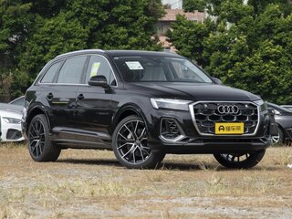2025 Audi Q7 55 TFSI II (4M) Рестайлинг 2, чёрный, 13100000 рублей, вид 3