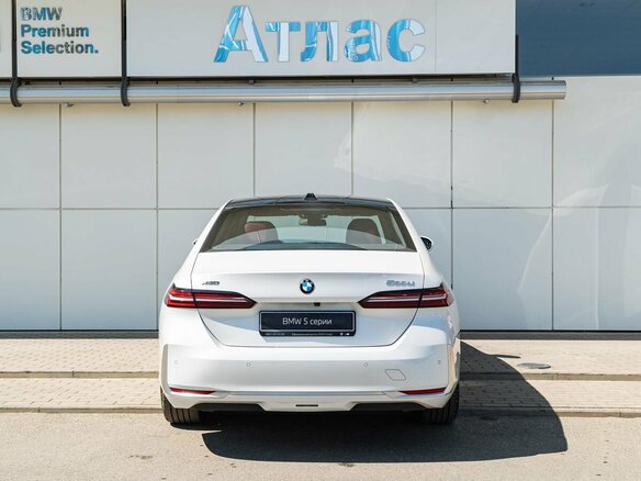 2024 BMW 5 серии Long 530Li xDrive VIII (G60/G61/G68), белый, 7990000 рублей - вид 8