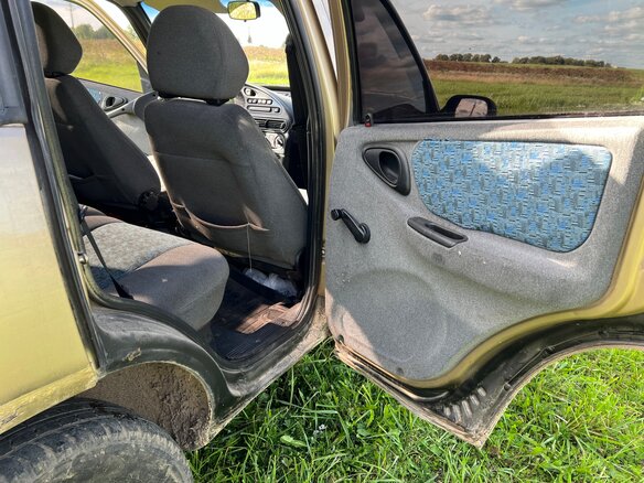 2004 Chevrolet Niva I, бежевый, 100000 рублей - вид 11
