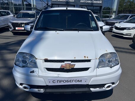 2015 Chevrolet Niva I Рестайлинг, белый, 450000 рублей, вид 2