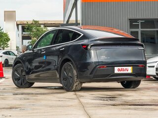 2025 Tesla Model Y Long Range I Рестайлинг, серый, 7639800 рублей, вид 5