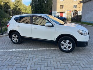 2012 Nissan Qashqai I Рестайлинг, белый, 1050000 рублей, вид 2