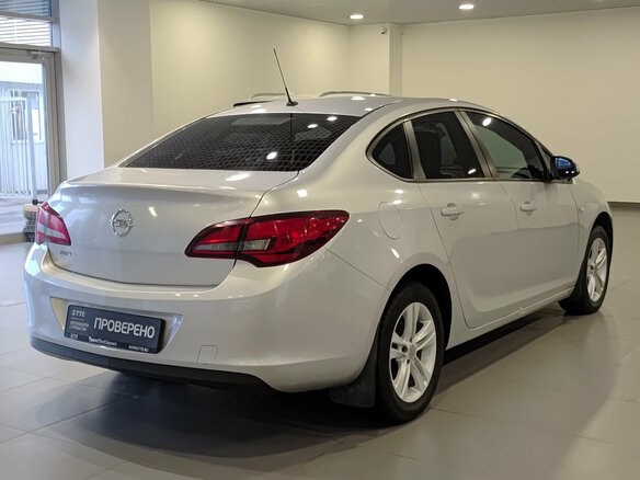 2013 Opel Astra J Рестайлинг, серебристый, 615000 рублей - вид 4