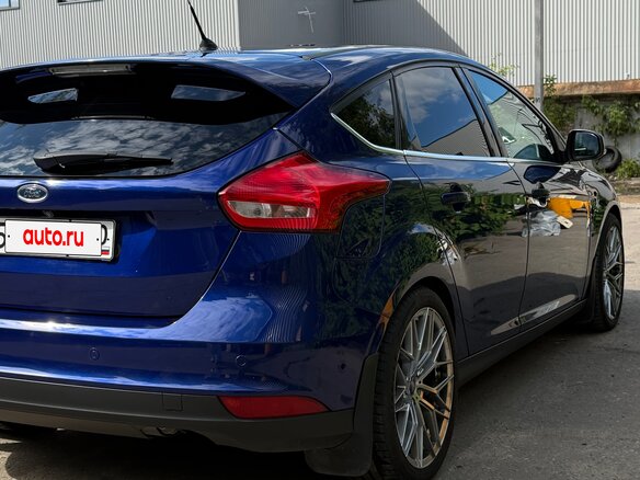 2015 Ford Focus III Рестайлинг, синий, 1000000 рублей - вид 3