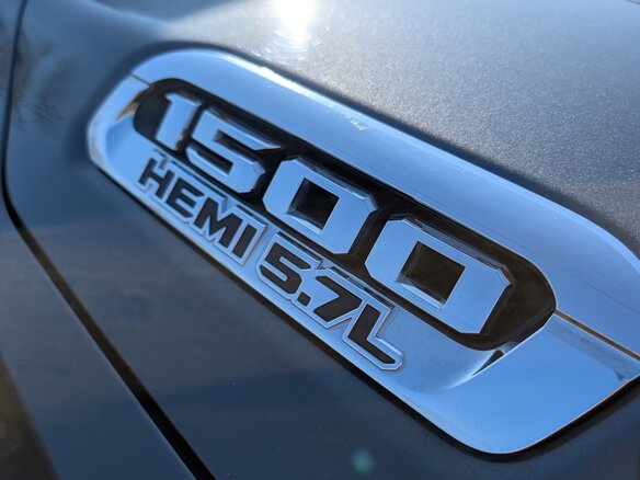 2021 Ram 1500 Crew Cab V, серый, 7500000 рублей - вид 10