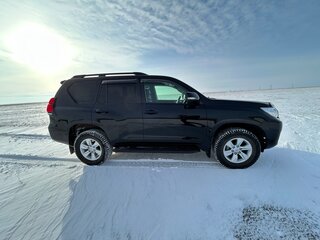 2020 Toyota Land Cruiser Prado 150 Series Рестайлинг 2, чёрный, 5050000 рублей, вид 4