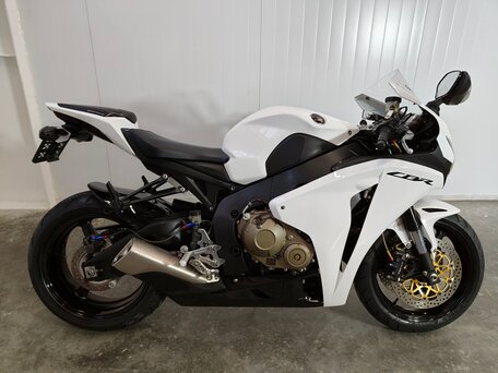 2008 Honda CBR 1000 RR/RA Fireblade, белый, 599000 рублей, вид 1