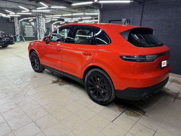 2020 Porsche Cayenne III, оранжевый, 8999000 рублей - вид 4
