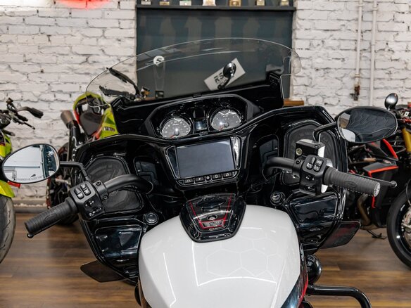 2025 Indian Challenger, белый, 4990000 рублей - вид 6