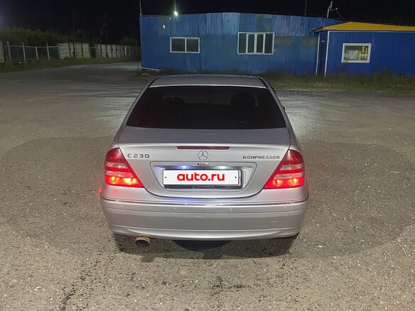 2004 Mercedes-Benz C-Класс 230 II (W203) Рестайлинг, серебристый, 800000 рублей - вид 5