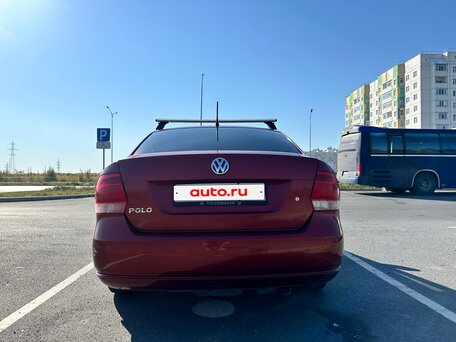 2014 Volkswagen Polo V, красный, 820000 рублей, вид 4