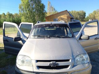 2009 Chevrolet Niva I Рестайлинг, серый, 400000 рублей, вид 1