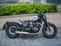 2021 Triumph Bonneville Bobber, чёрный, 1250000 рублей - вид 5