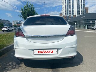 2010 Opel Astra GTC H Рестайлинг, белый, 370000 рублей, вид 4