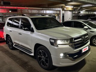 2018 Toyota Land Cruiser 200 Series Рестайлинг 2, белый, 6700000 рублей, вид 1