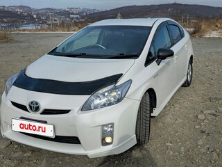 2011 Toyota Prius III (XW30), белый, 900000 рублей, вид 1