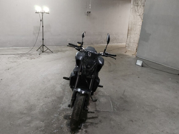 2023 Yamaha MT-09 (FZ-09), чёрный - вид 1