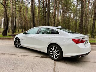2021 Chevrolet Malibu IX Рестайлинг, белый, 1850000 рублей, вид 4