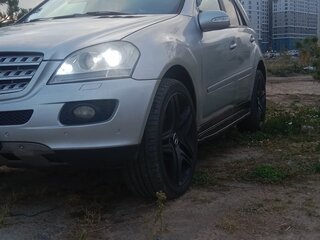 2005 Mercedes-Benz M-Класс 350 II (W164), серебристый, 700000 рублей, вид 1