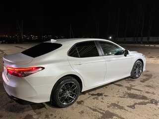 2019 Toyota Camry VIII (XV70), белый, 2890000 рублей, вид 1