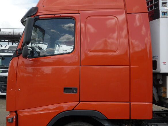 2013 Volvo FH, красный, 7800000 рублей - вид 18