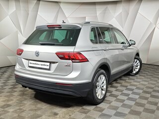 2017 Volkswagen Tiguan II, серебристый, 1719000 рублей, вид 2