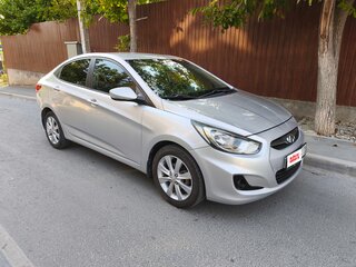 2011 Hyundai Solaris I, серебристый, 650000 рублей, вид 3