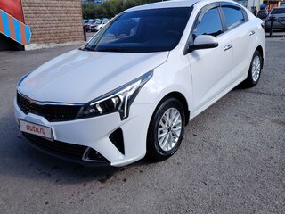 2021 Kia Rio IV Рестайлинг, белый, 1550000 рублей, вид 1