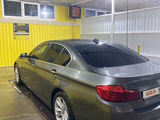 2013 BMW 5 серии 528i xDrive VI (F10/F11/F07) Рестайлинг, серый, 2400000 рублей, вид 3
