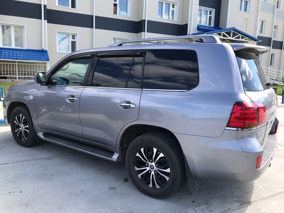 2009 Lexus LX 570 III, серебристый, 3333333 рублей - вид 3