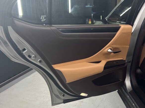 2021 Lexus ES 250 VII Рестайлинг, серый, 5150000 рублей - вид 16