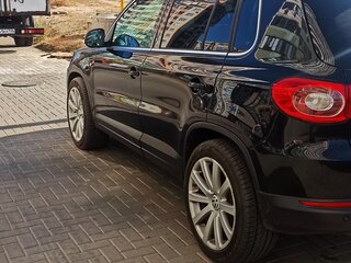 2010 Volkswagen Tiguan I, чёрный, 1050000 рублей, вид 4