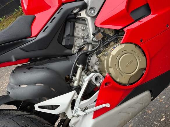 2018 Ducati Panigale V4, красный - вид 7