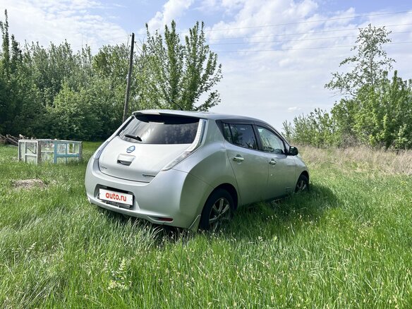2013 Nissan Leaf (EM57) I (ZE0/AZE0), серый, 820000 рублей - вид 5