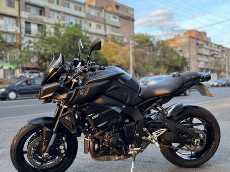 2021 Yamaha MT-10, чёрный, 1604138 рублей, вид 3