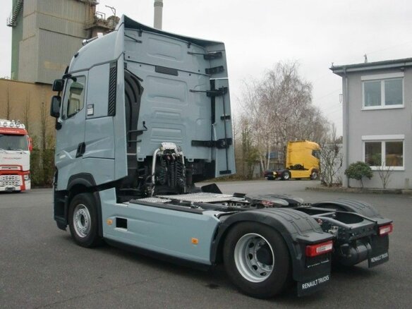 2023 Renault T-Series, серебристый, 12000000 рублей - вид 5