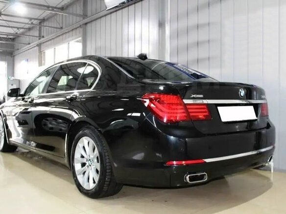 2013 BMW 7 серии Long 750Li xDrive V (F01/F02/F04) Рестайлинг, чёрный, 2350000 рублей - вид 6