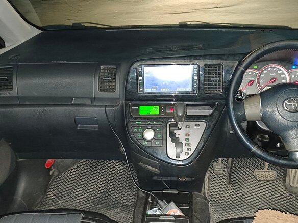 2005 Toyota Wish I Рестайлинг, чёрный, 720000 рублей - вид 6