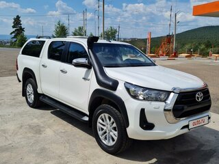 2020 Toyota Hilux VIII Рестайлинг 2, белый, 7500000 рублей, вид 3