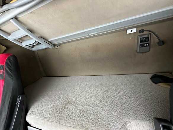 2011 DAF XF 105, красный, 3500000 рублей - вид 8