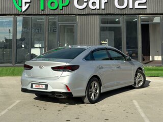 2019 Hyundai Sonata VII (LF) Рестайлинг, серебристый, 2000000 рублей, вид 4