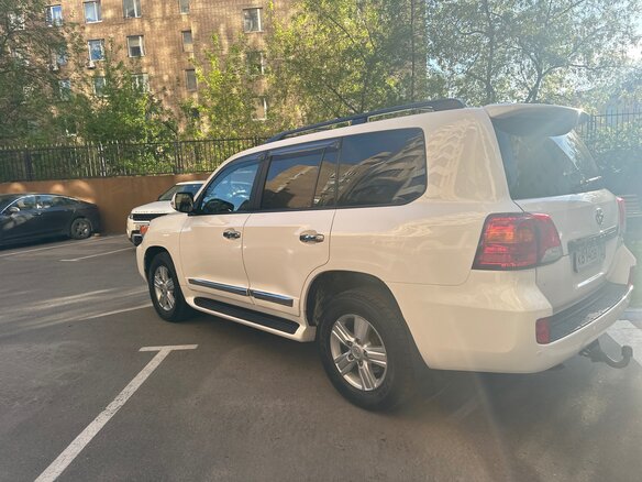 2014 Toyota Land Cruiser 200 Series Рестайлинг 1, белый, 3900000 рублей - вид 4
