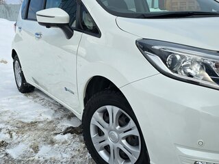 2018 Nissan Note e-Power II Рестайлинг, белый, 1369000 рублей, вид 3