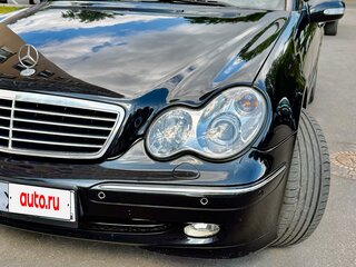 2006 Mercedes-Benz C-Класс 230 II (W203) Рестайлинг, чёрный, 650000 рублей, вид 1