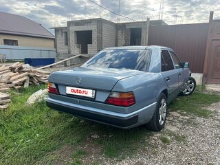 1986 Mercedes-Benz W124 230, голубой, 350000 рублей, вид 2