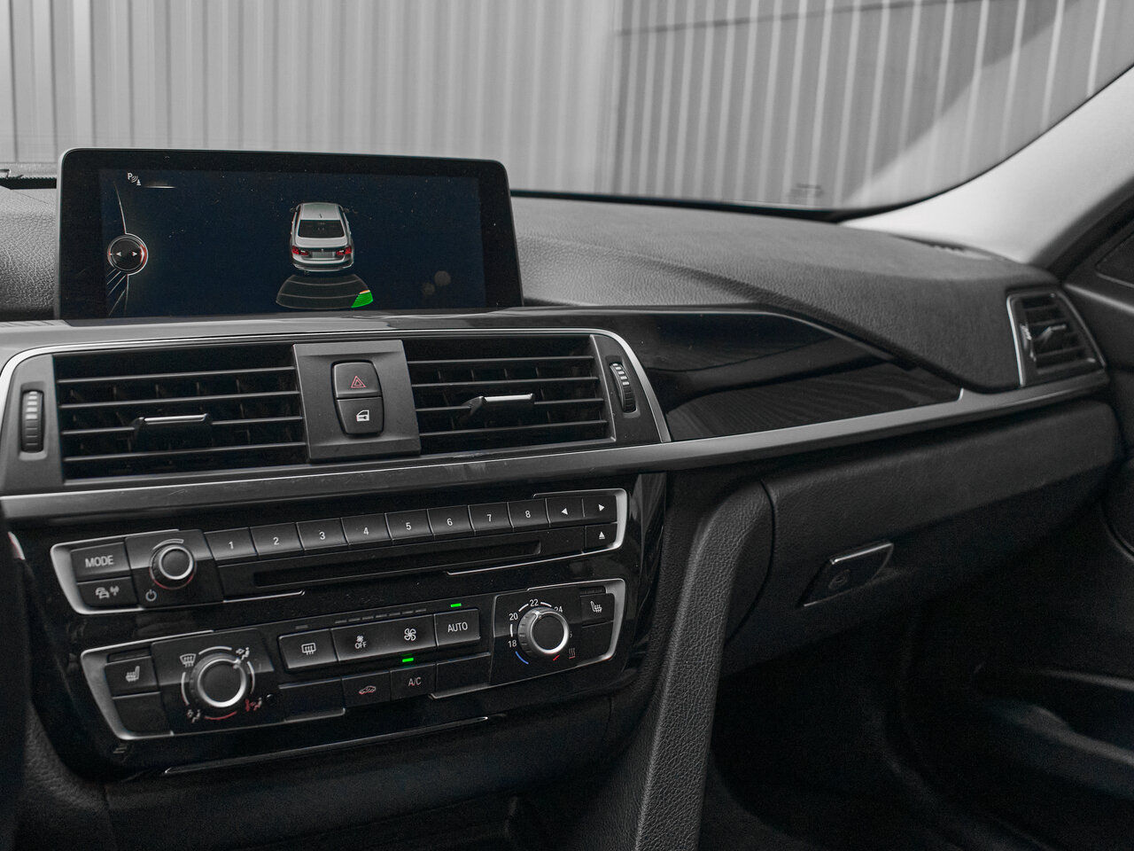 Купить BMW 3 серии 320i 2.0 AT (184 л.с.), 2017 в Екатеренбурге