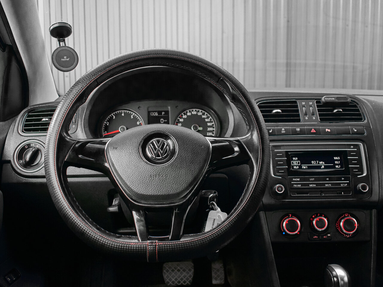 Купить Volkswagen Polo 1.6 AT (110 л.с.), 2016 в Екатеренбурге
