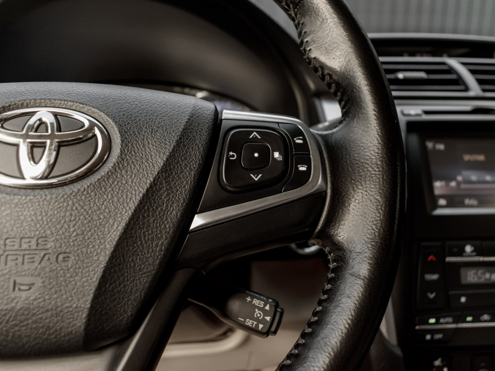 Купить Toyota Camry 2.5 AT (181 л.с.), 2015 в Екатеренбурге