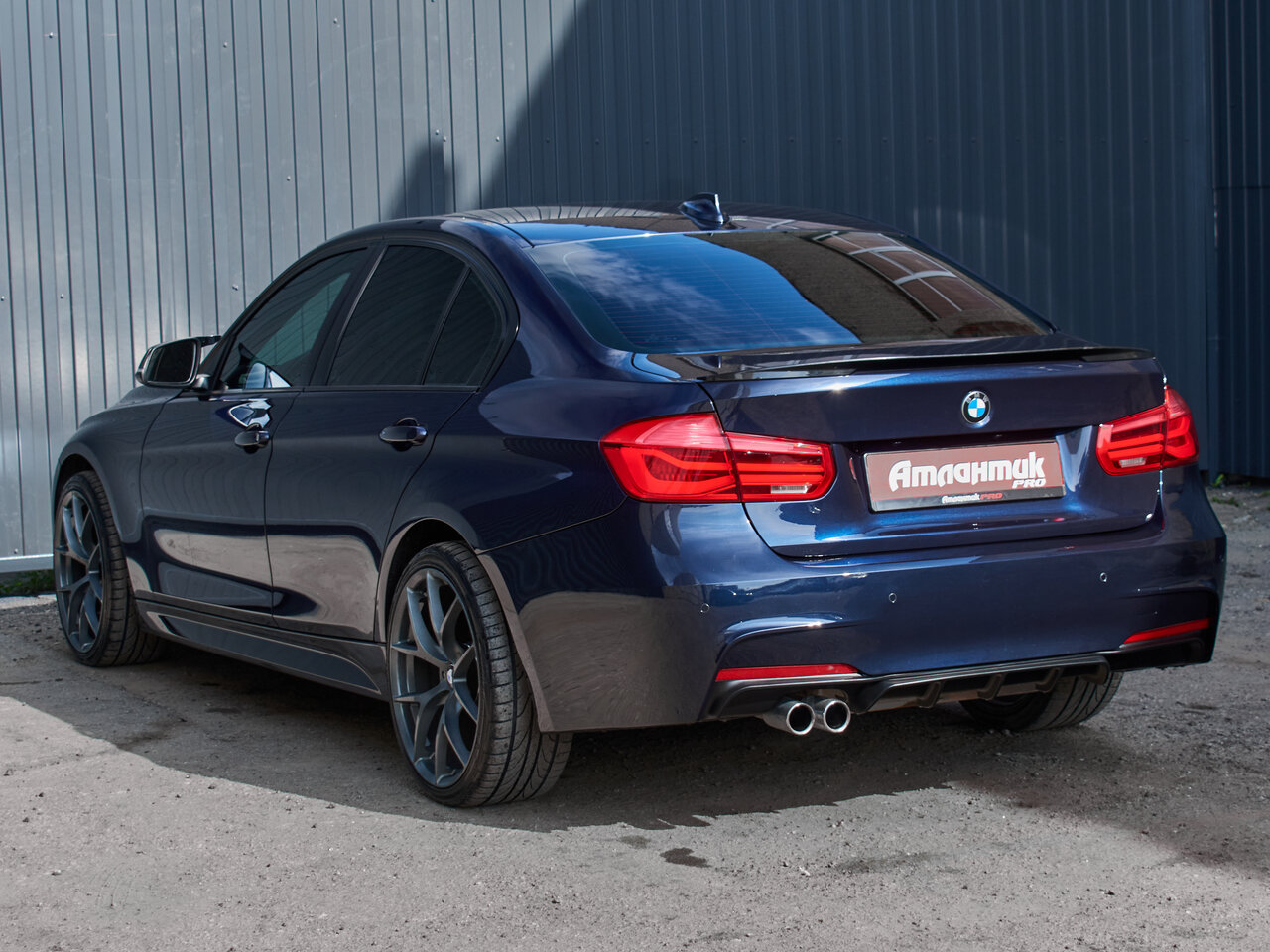 Купить BMW 3 серии 320i 2.0 AT (184 л.с.), 2017 в Екатеренбурге
